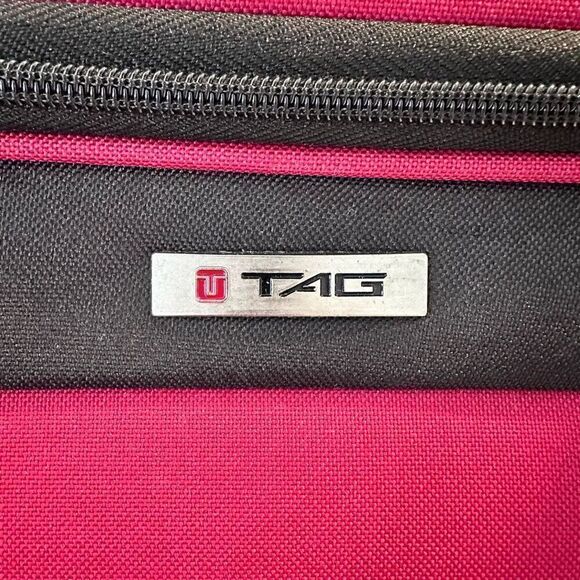 Tag Rolling Duffel Travel Suitcase with Extendable Handle and Toiletry Case Red - Picture 4 of 6